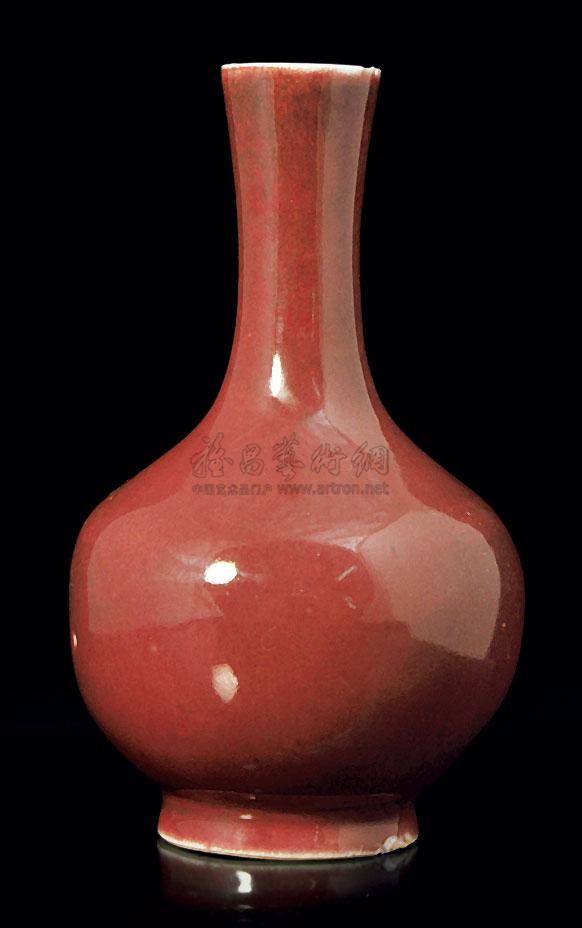 0700 清乾隆 祭红釉天球瓶