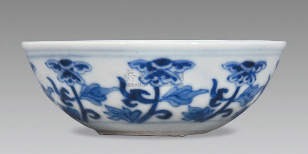 1233 清宣统 青花缠枝莲卧足碗