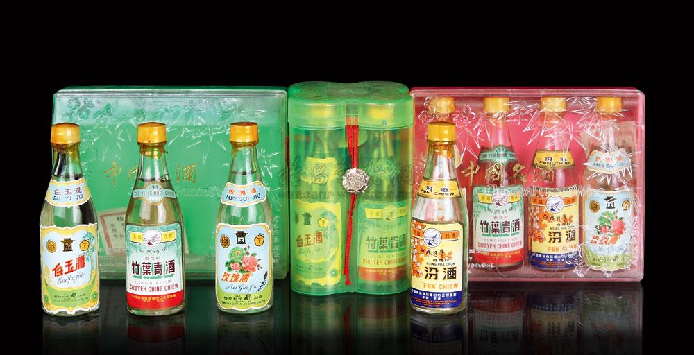 0657 80年汾酒竹叶青等小酒版 (十二瓶)