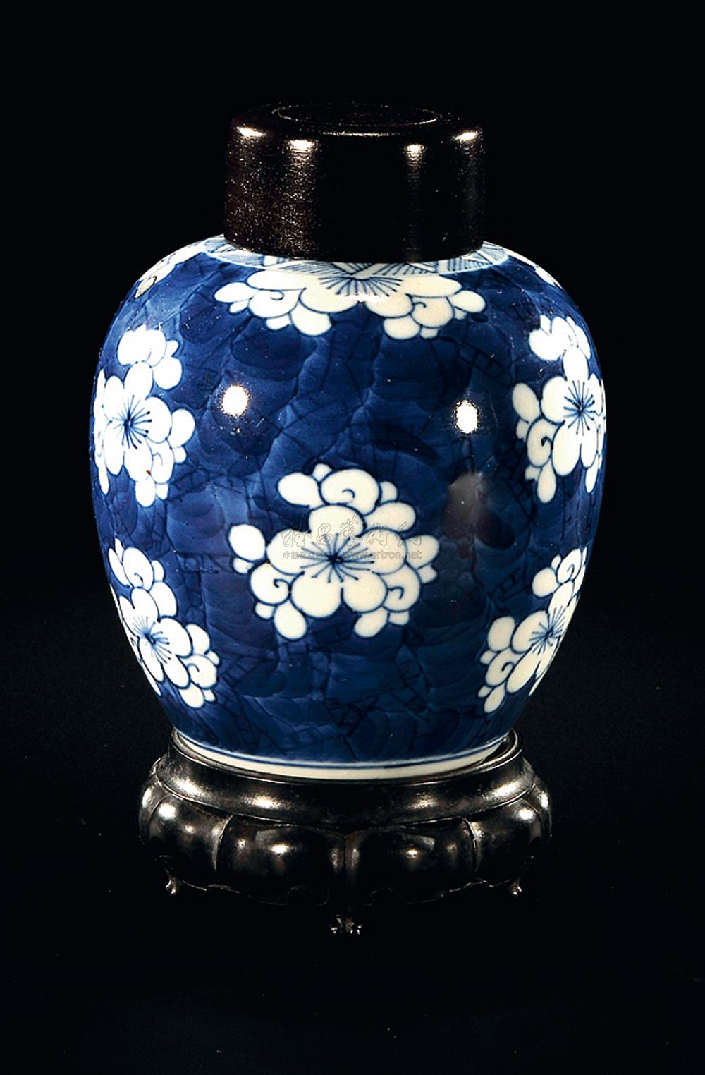 010319世纪青花梅花纹罐