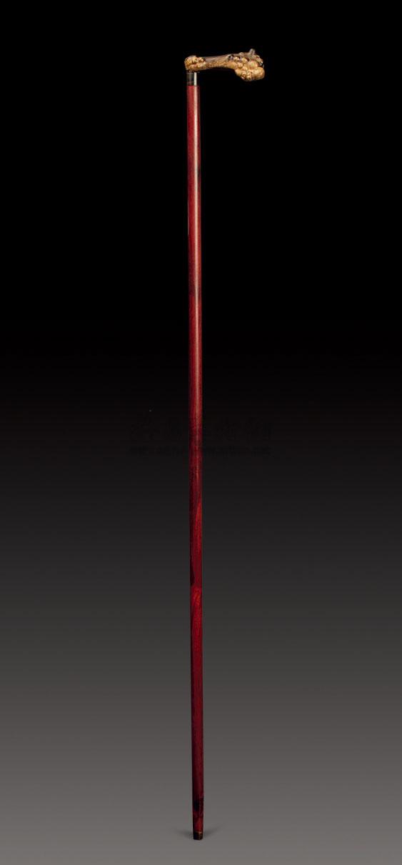 0199 沉香龙形把红木手杖