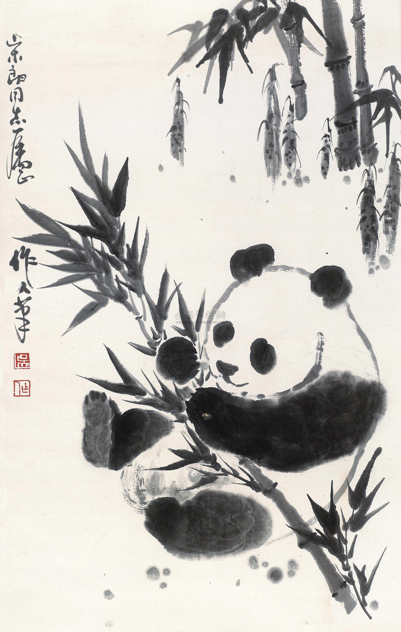 0452熊猫抱竹镜心水墨纸本