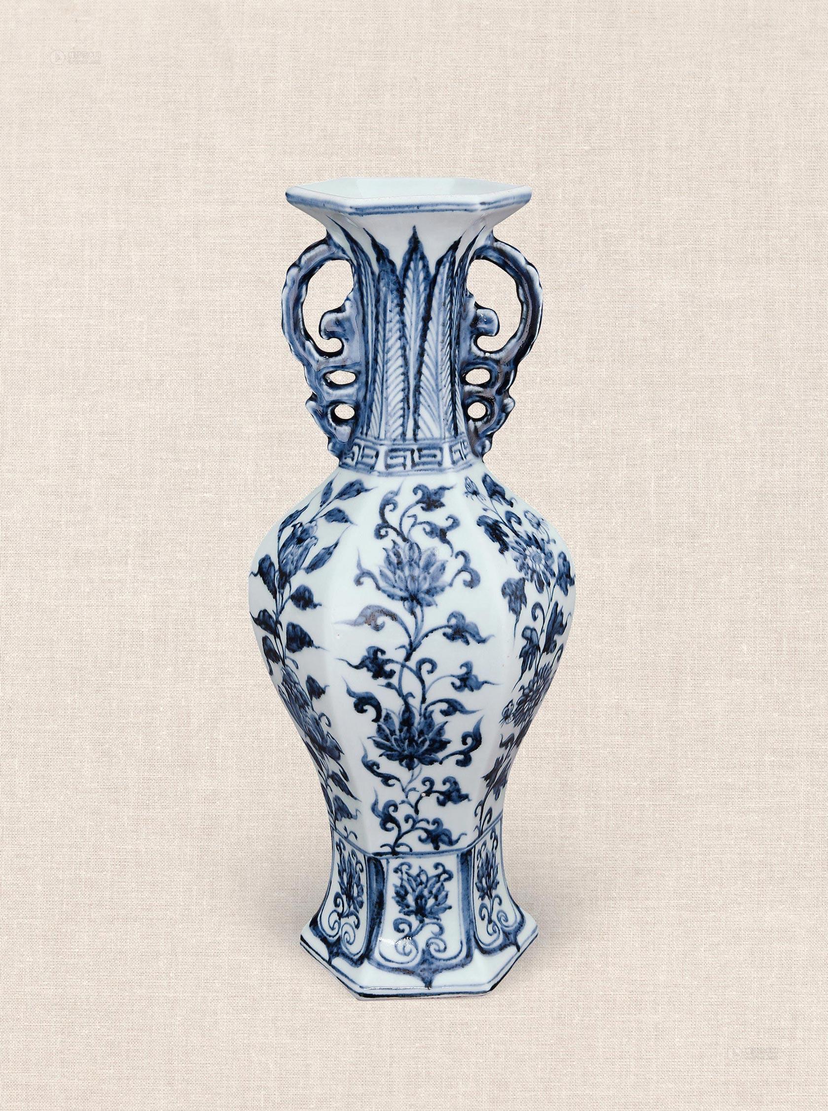 0053 明永乐 青花花卉纹六方瓶