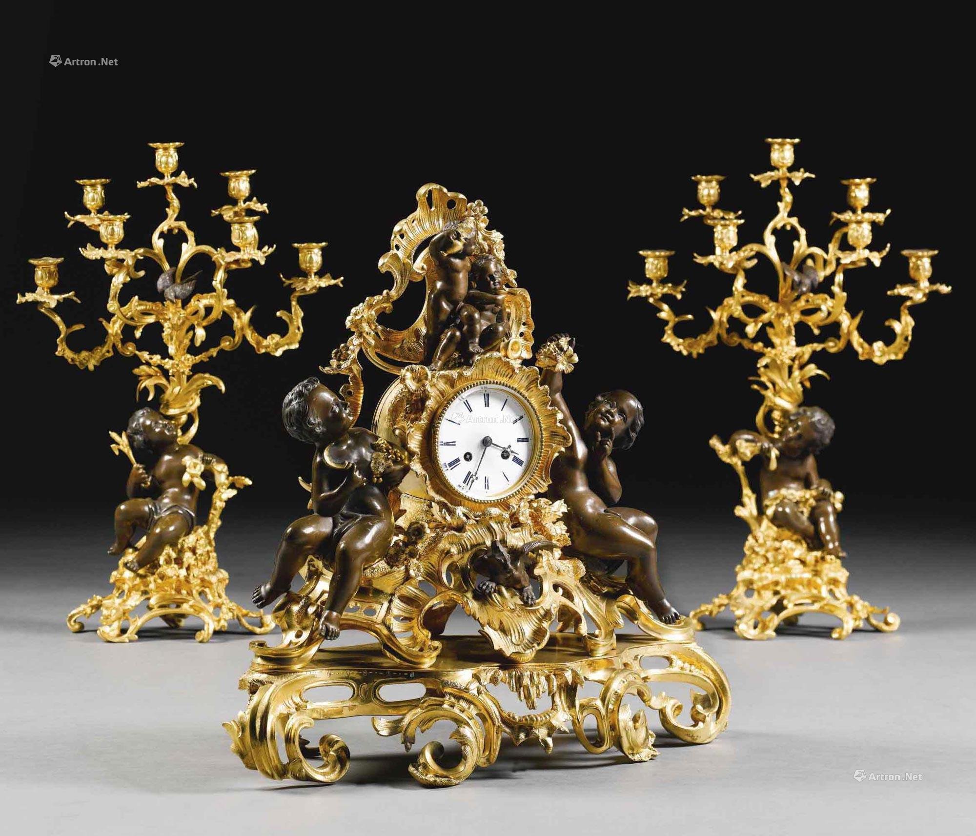 0004 拿破仑三世洛可可风格鎏金及包浆铜摆件连钟 (一套三件)