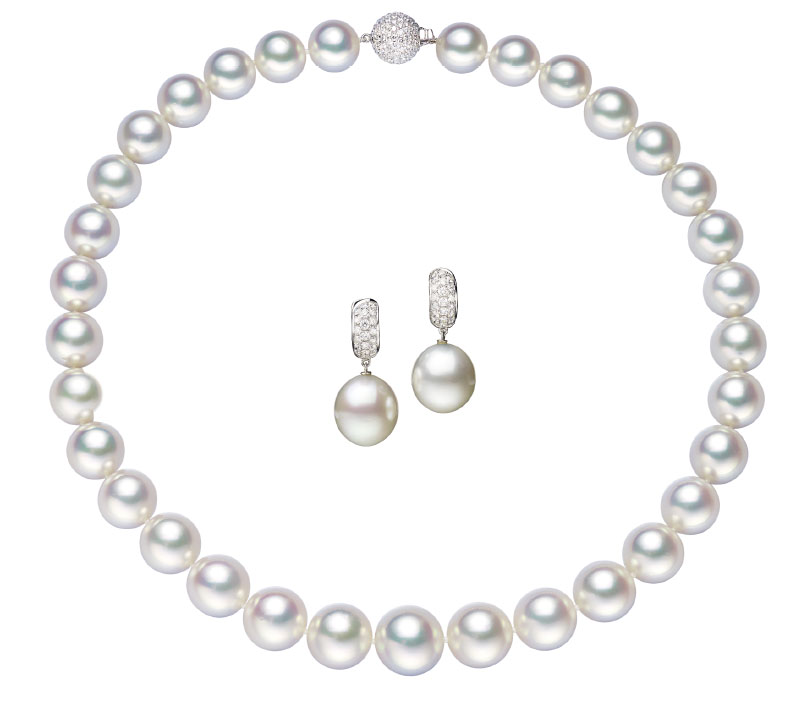 2677 南洋珍珠配钻石项链及耳环套装