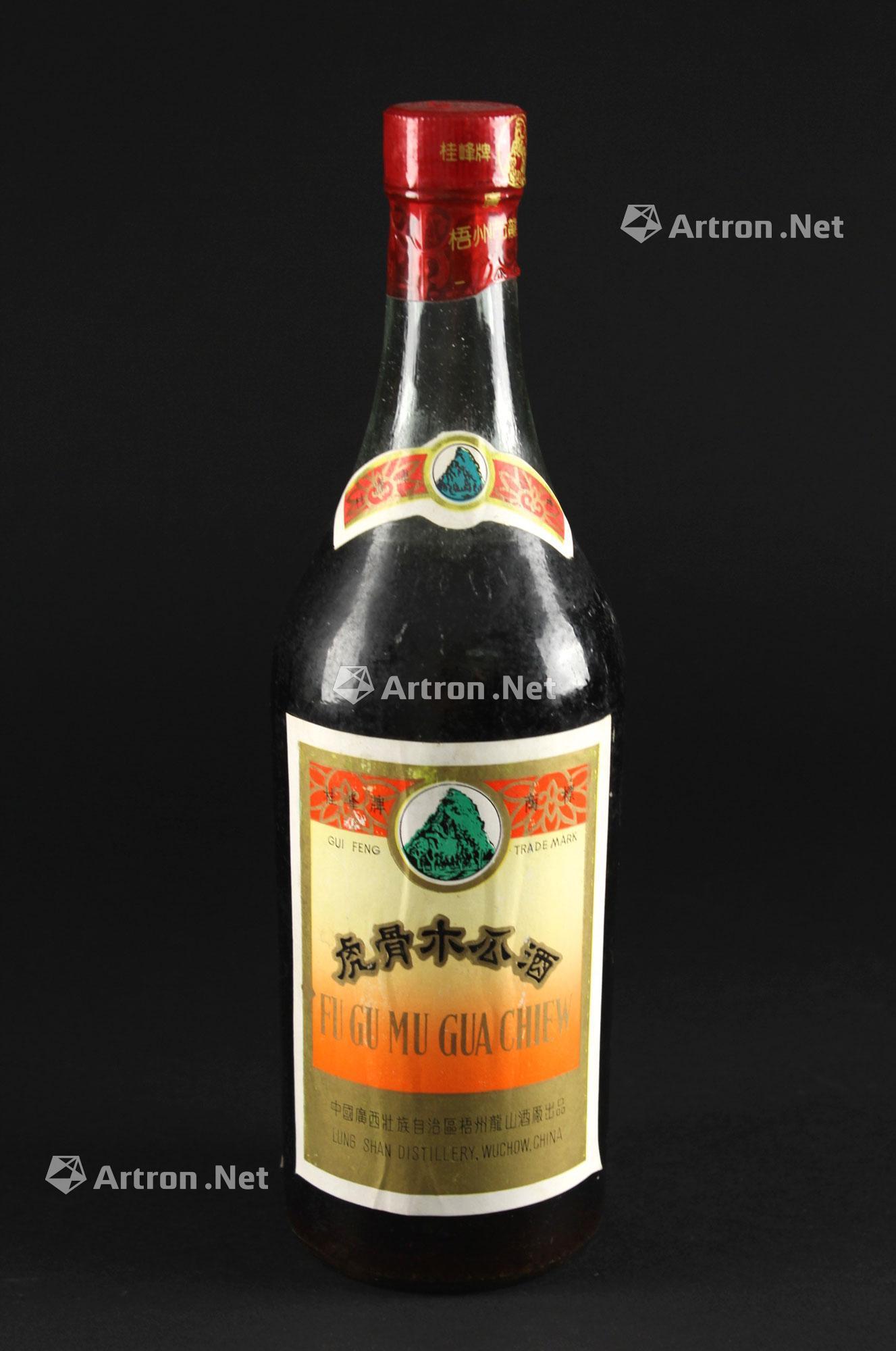 0052 70年代 广西壮族梧州产桂峰牌虎骨木瓜酒
