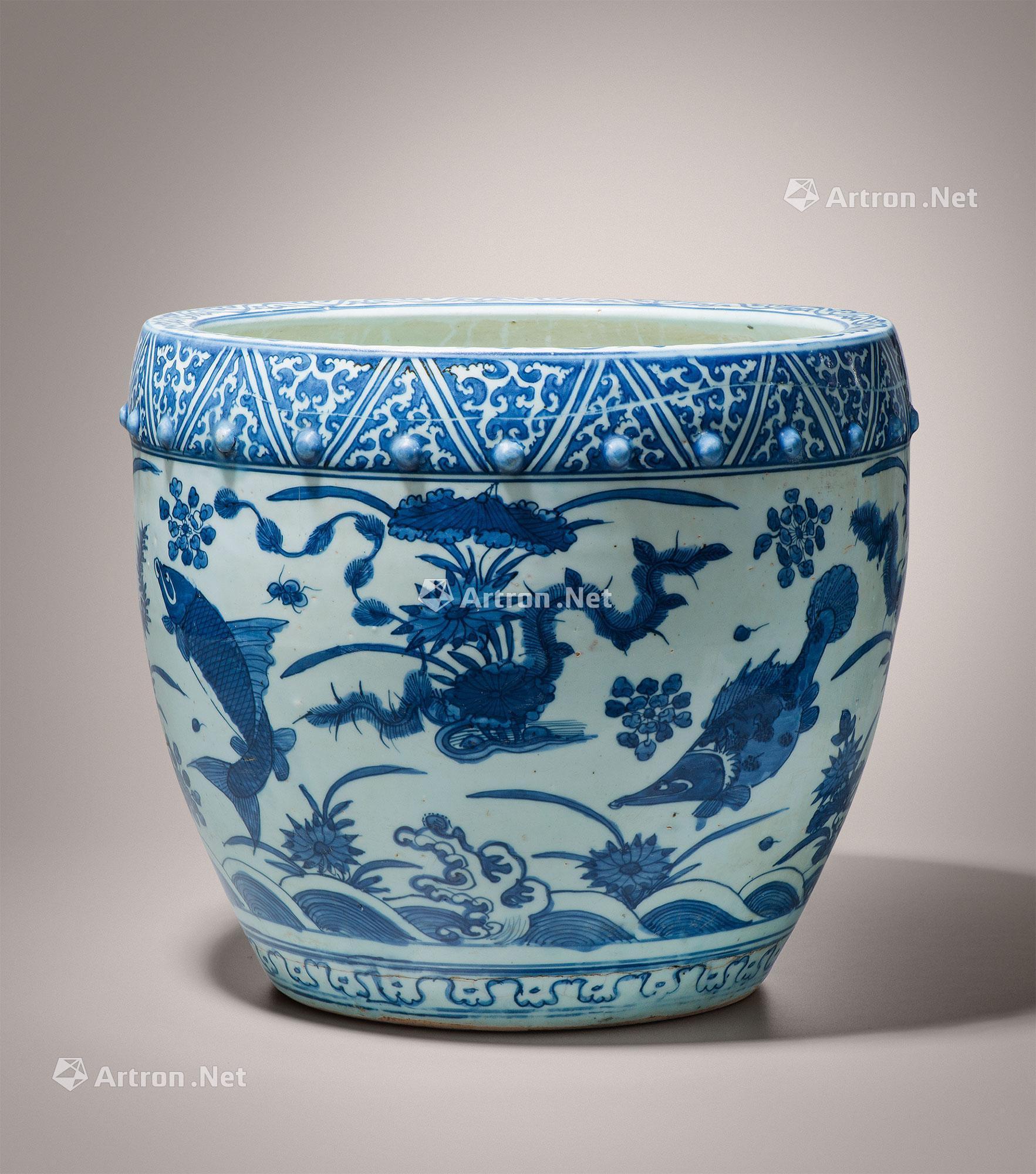 0029 明嘉靖-万历 青花鱼藻纹鼓钉缸