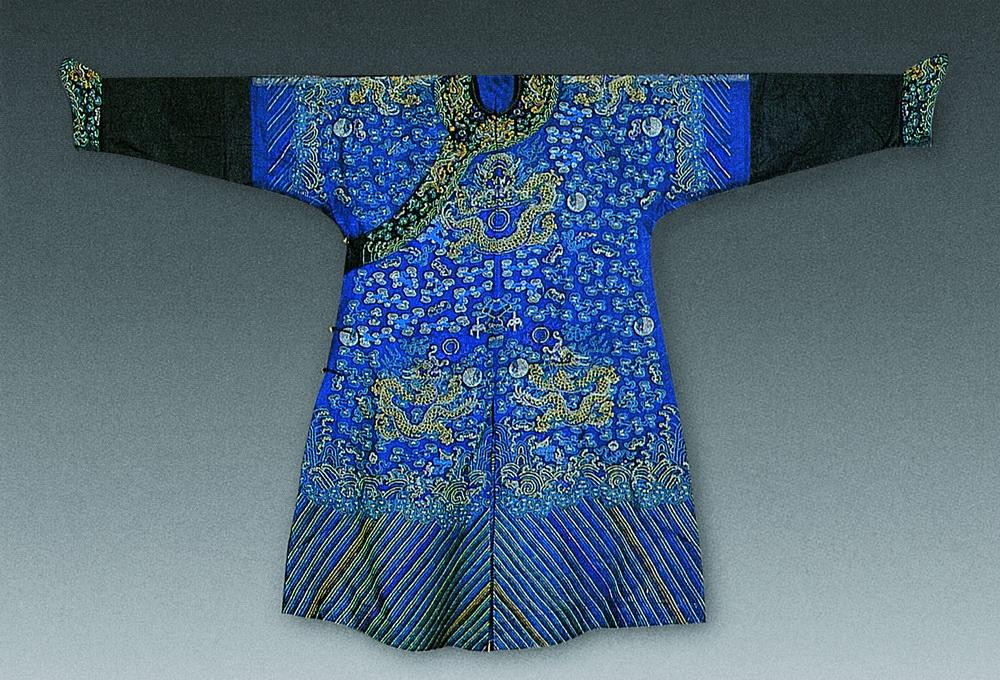 1587 清 蓝地绣海水云龙罗纱龙袍