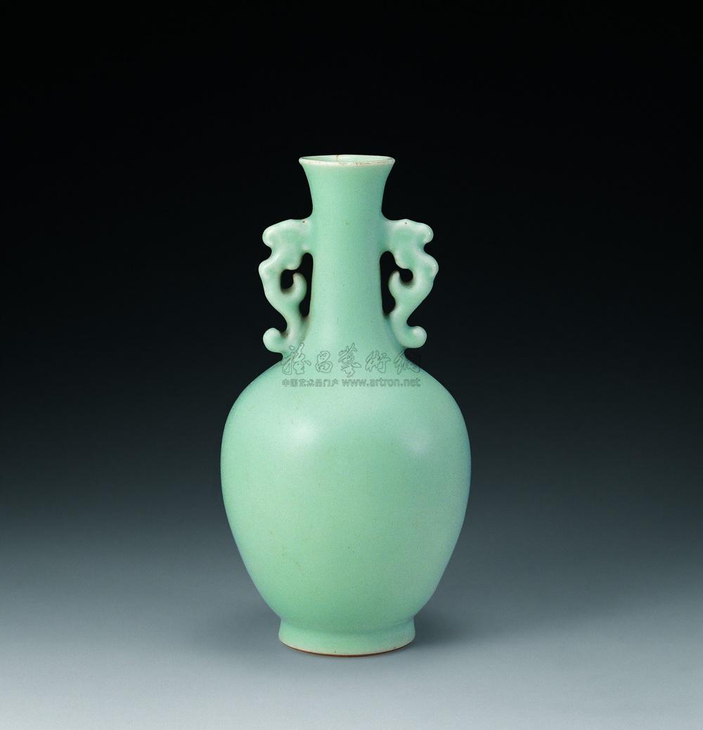 1907清乾隆粉青釉双耳瓶