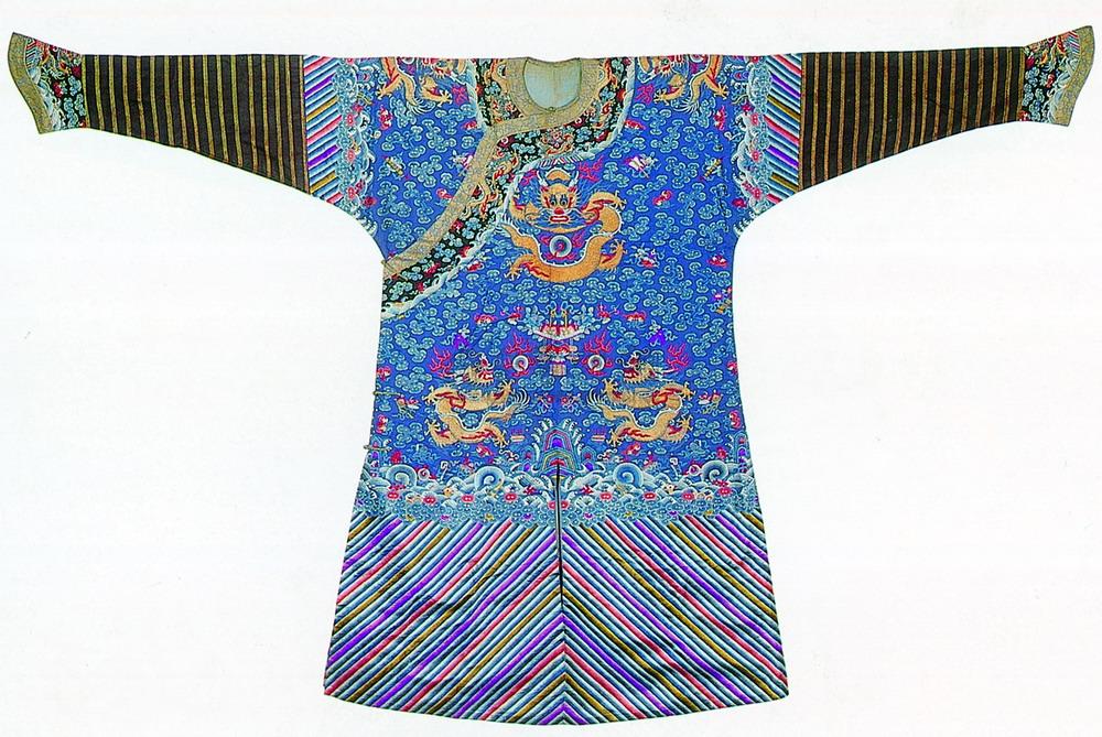 1224 清中期 蓝缎绣龙纹朝袍