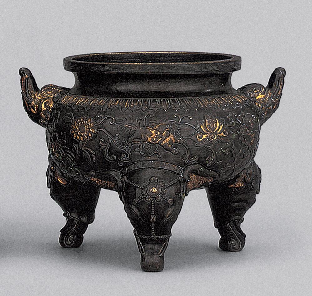 【18世纪 局部鎏金璎络象纹三足铜香炉】拍卖品_图