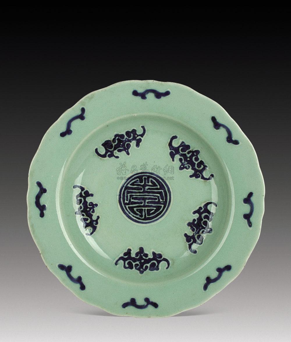 2001清乾隆豆青釉青花五福捧寿盘