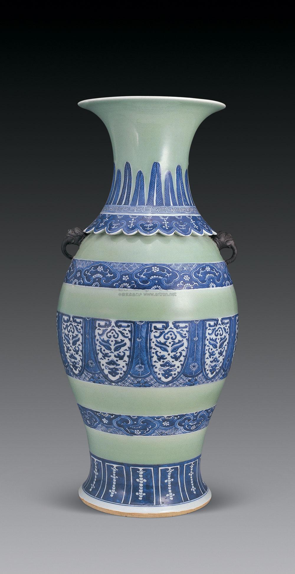 1552 清 豆青釉青花瓶