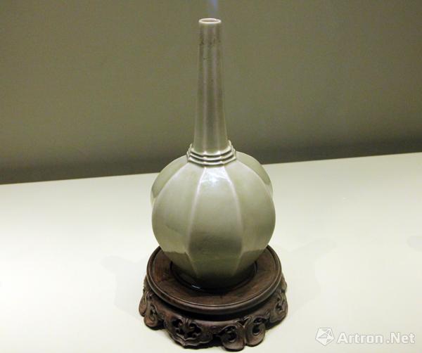 法门寺地宫出土的秘色瓷标准器确立之后,与之相同的青瓷得以认定为