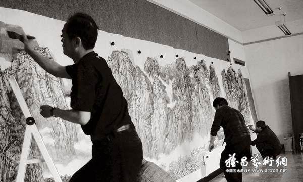 2005年，北京画院画家合作为市政府创作《燕山春早》