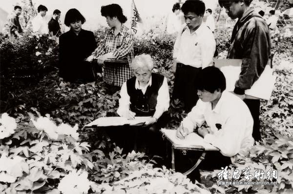 1994年，北京画院画家王庆升带领研修班学员写生