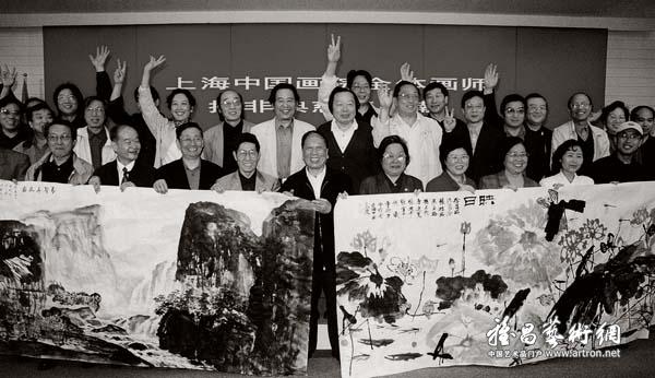 2003年5月9日，上海中国画院为抗击“非典”捐赠作品