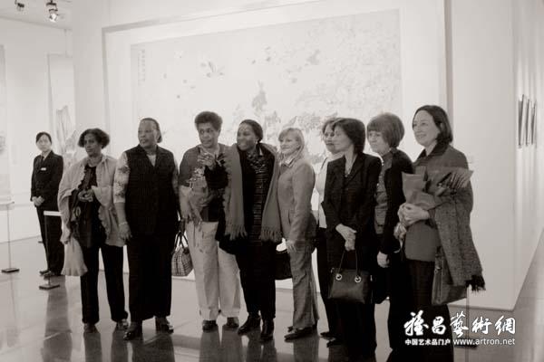2006年3月8日，驻华大使夫人来北京画院美术馆进行文化交流