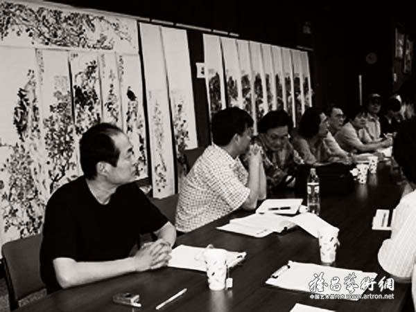 2004年6月，北京画院在多功能厅举行招聘签约制画家作品评选