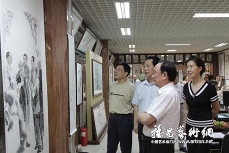 李副主席在北京孔子画堂参观汪先生作品《肝胆相照》