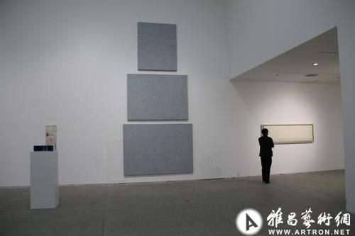 闫博个展"蜻蜓"提前飞来东站画廊