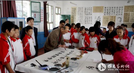 阳郭初级中学书画室里墨香阵阵,毫端蕴秀