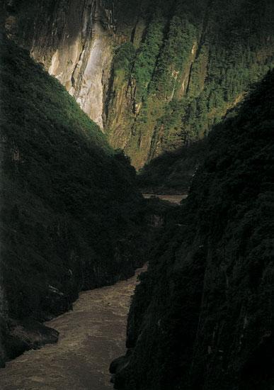 吕玲珑作品：神秘的雅鲁藏布大峡谷