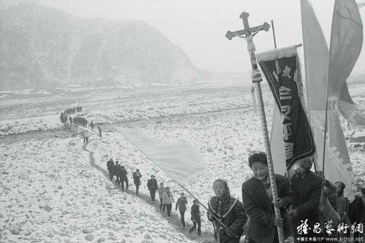 杨延康作品：雪后，教民们去河边迎接主教到山里过年