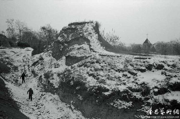 杨延康作品：孩子们在雪后的山村里玩耍