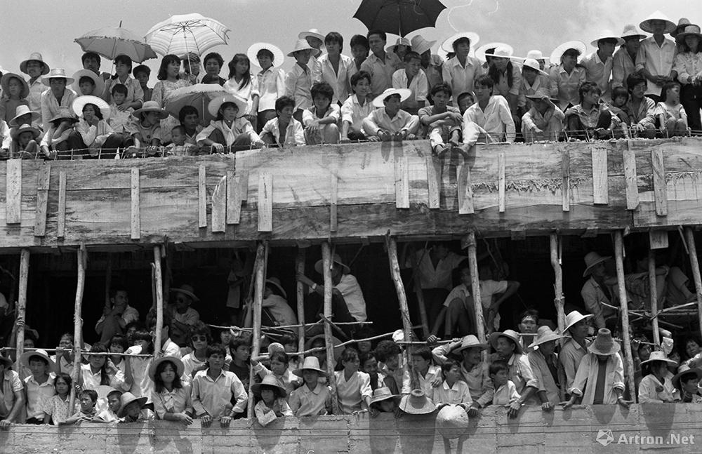 黄一鸣作品：1990年，亚运会火炬传递在海南省举行，火炬在三亚点火之后传向全国。