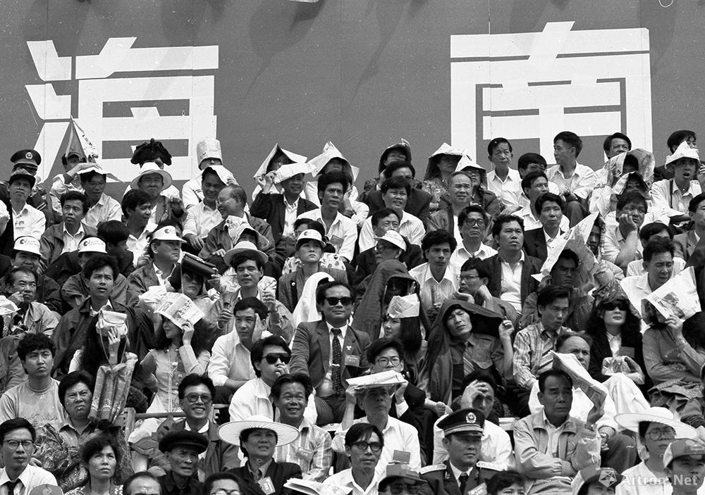 黄一鸣作品：1992年，海南举办首届国际椰子节，这是建省后最大一次文化节庆活动。