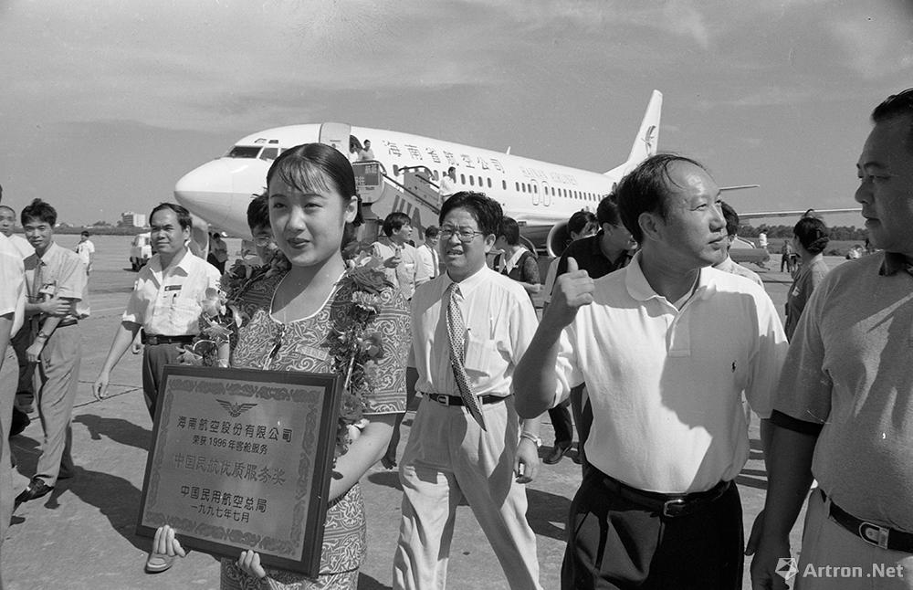 黄一鸣作品：97年7月海南航空荣获中国民用航空总局1996年中国民航优质服务奖。