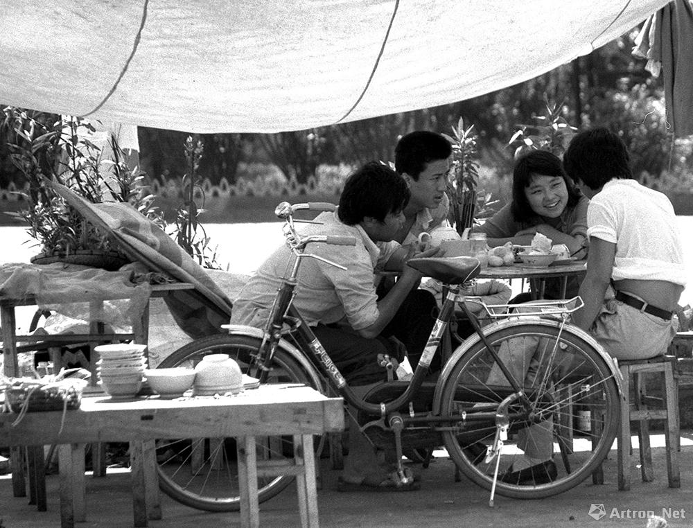 黄一鸣作品：1998年，海口东湖三角池的大学生饭店