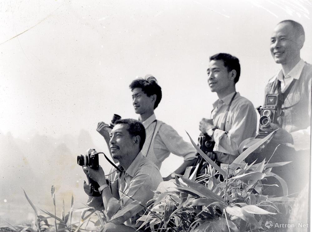 1980年，在阳朔参加摄影创作。