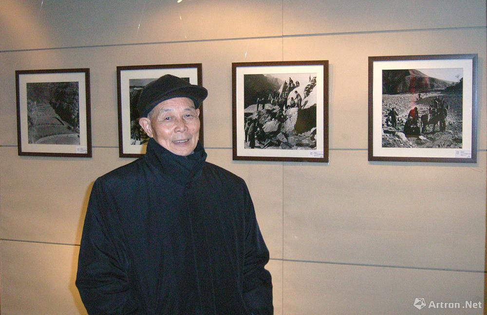 2005年，参加河南摄影50年展览活动并向河南博物院捐赠4幅作品。