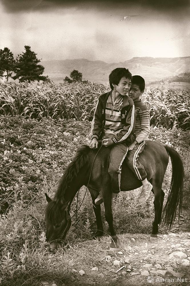 白文浩作品：马背上的孩子