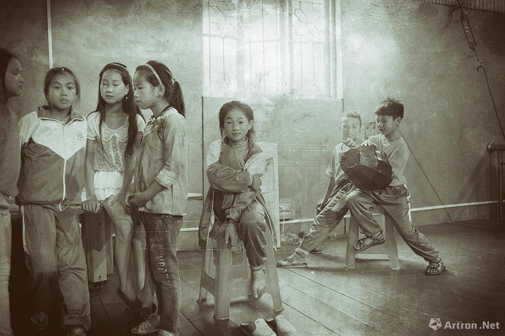 白文浩作品：排练侗族大歌的侗族孩子