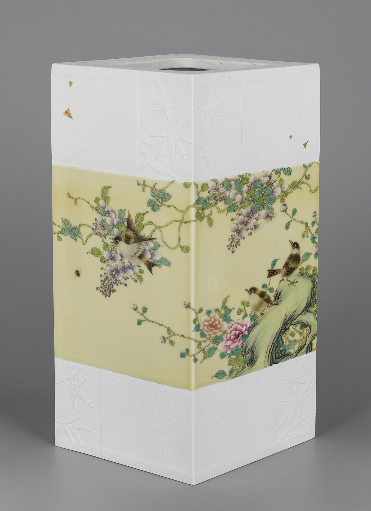 枝头闹