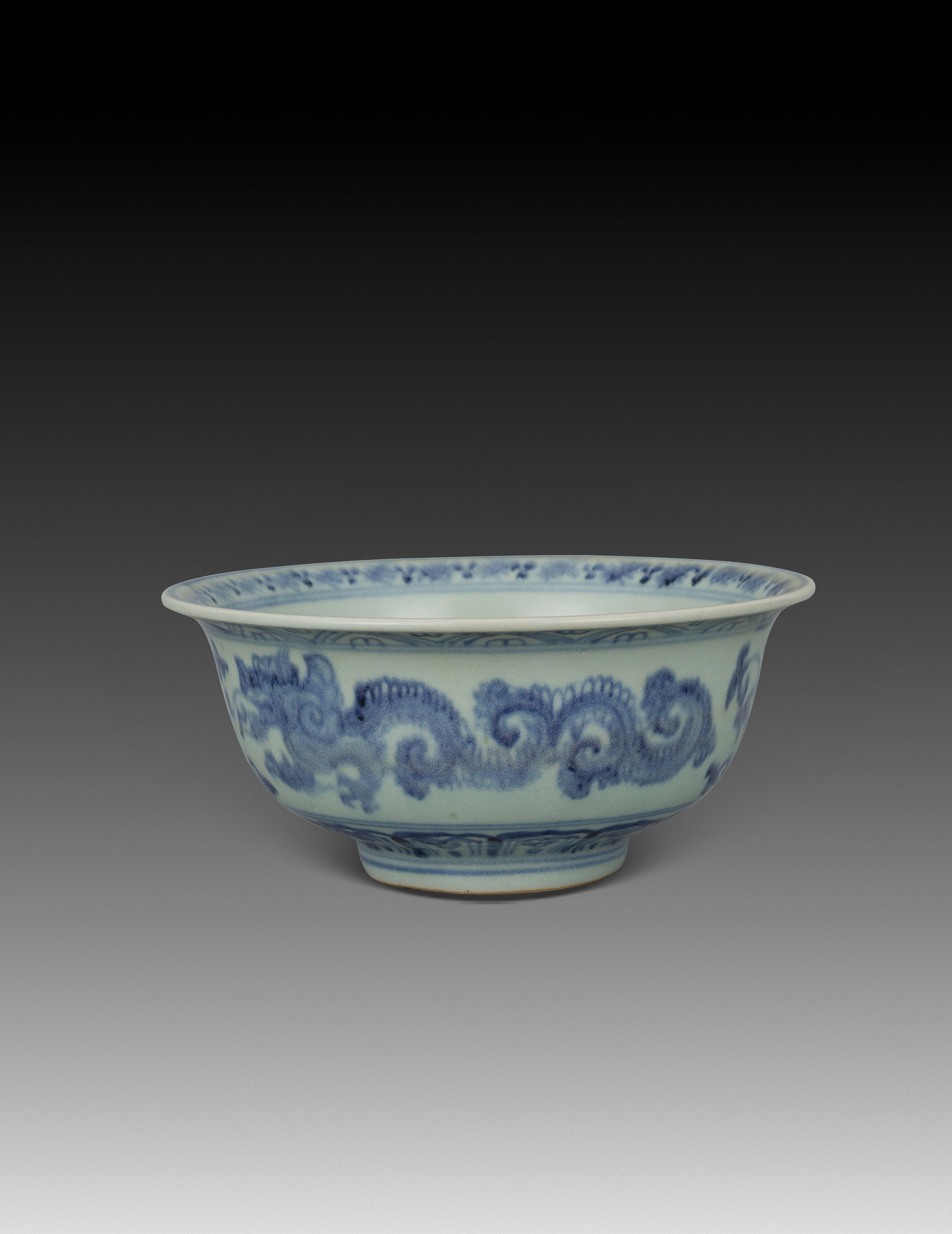 明代成化青花莲花龙纹碗
