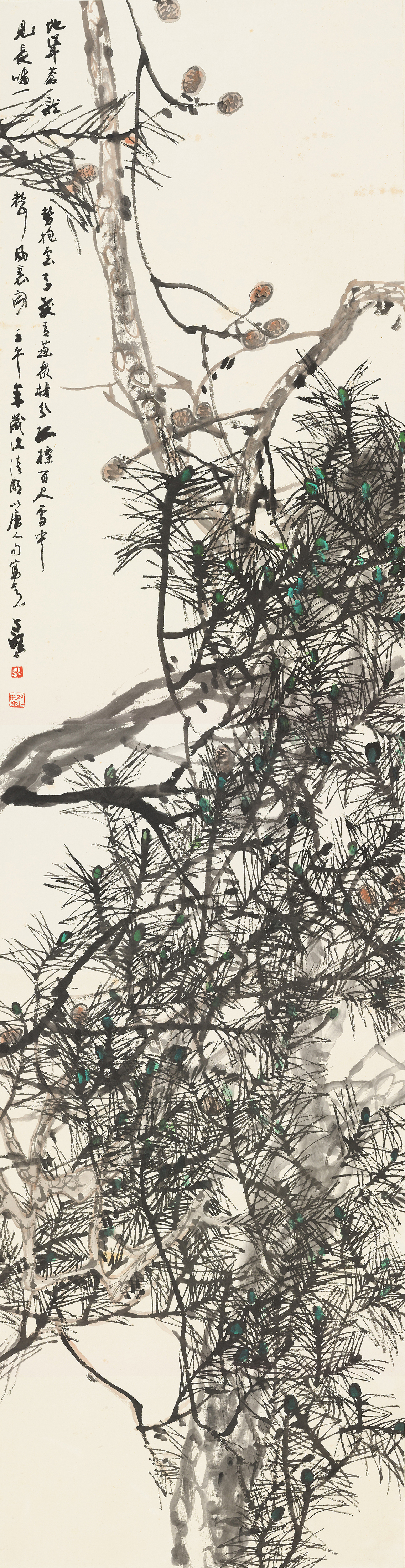 地耸苍龙势抱云