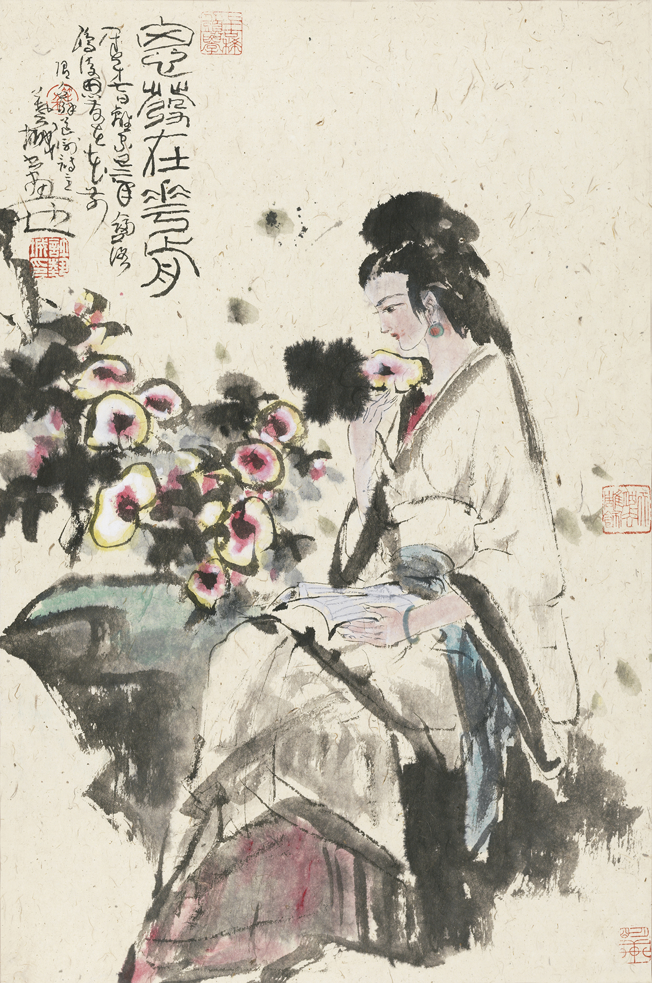 思发在花前