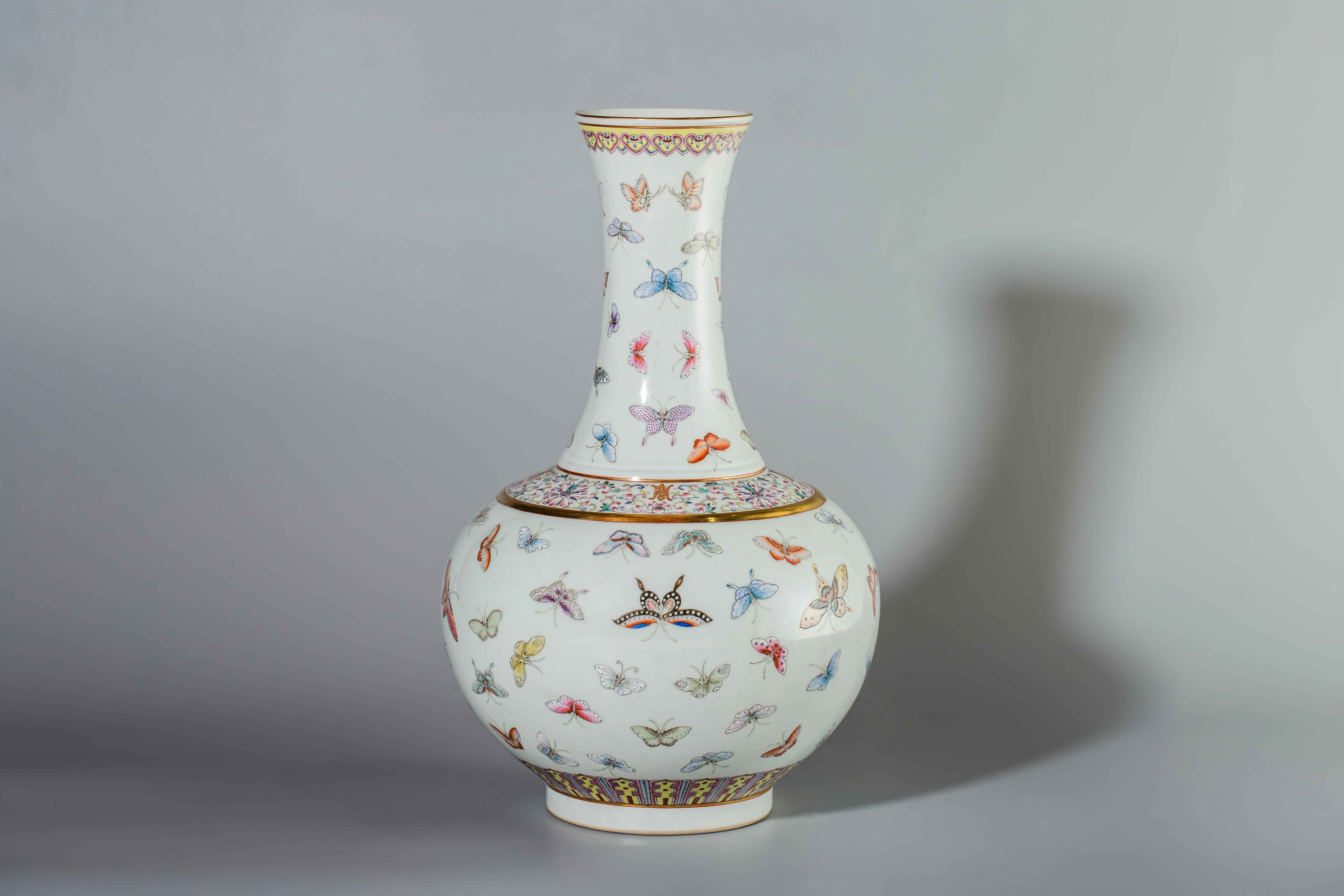 粉彩百碟富贵图赏瓶