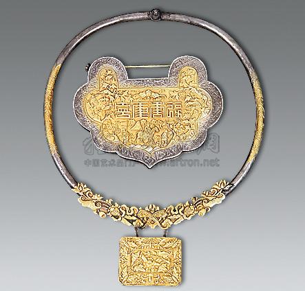 1068 银鎏金人物故事长命锁