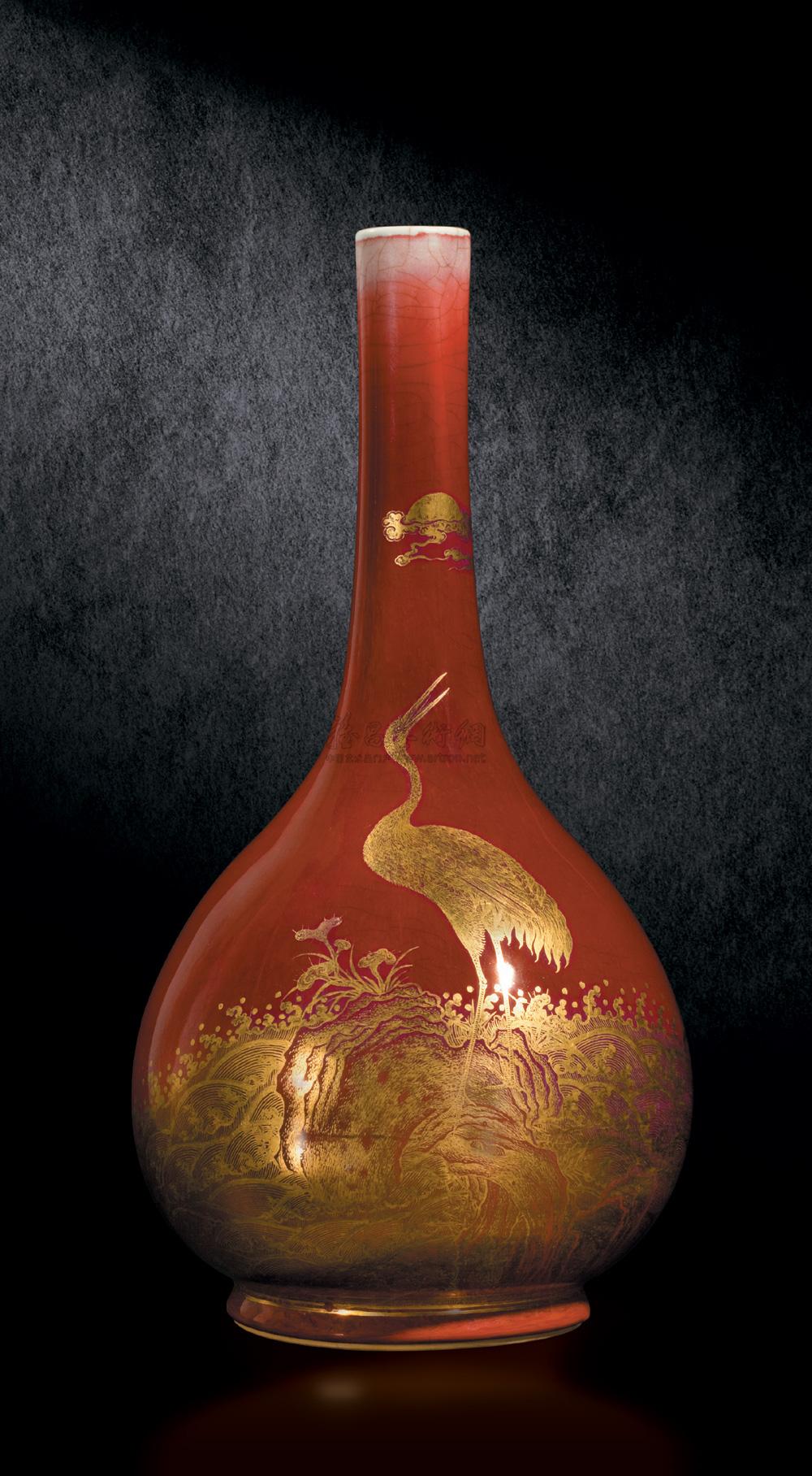 0037清康熙郎窑红描金鹤寿千年祥云旭日纹长颈瓶