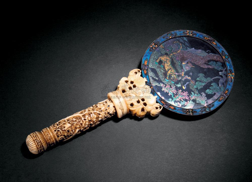 1084清漆嵌螺钿武松打虎图象牙柄手镜