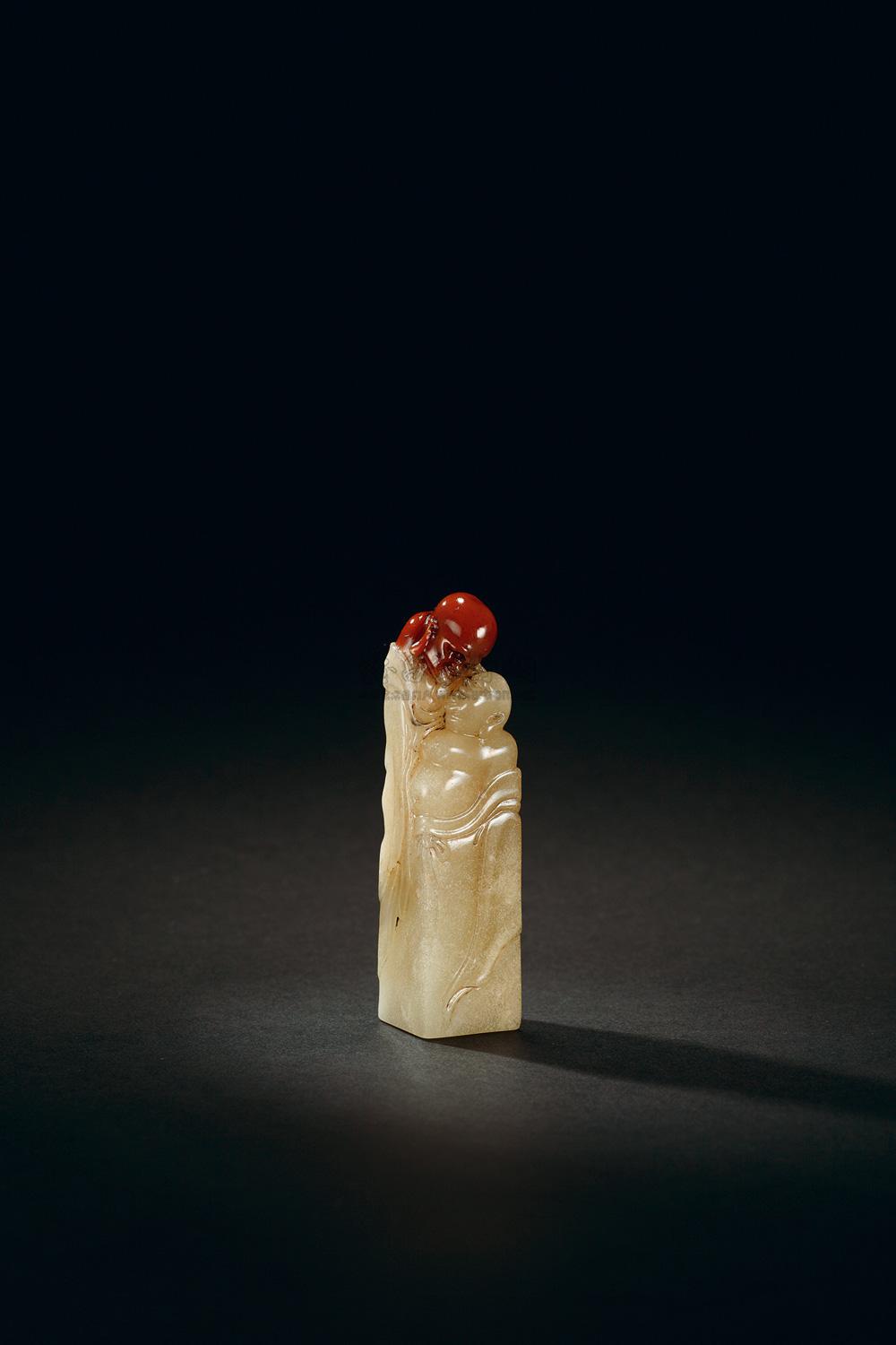 3586石卿刻巧色杜陵罗汉钮方章