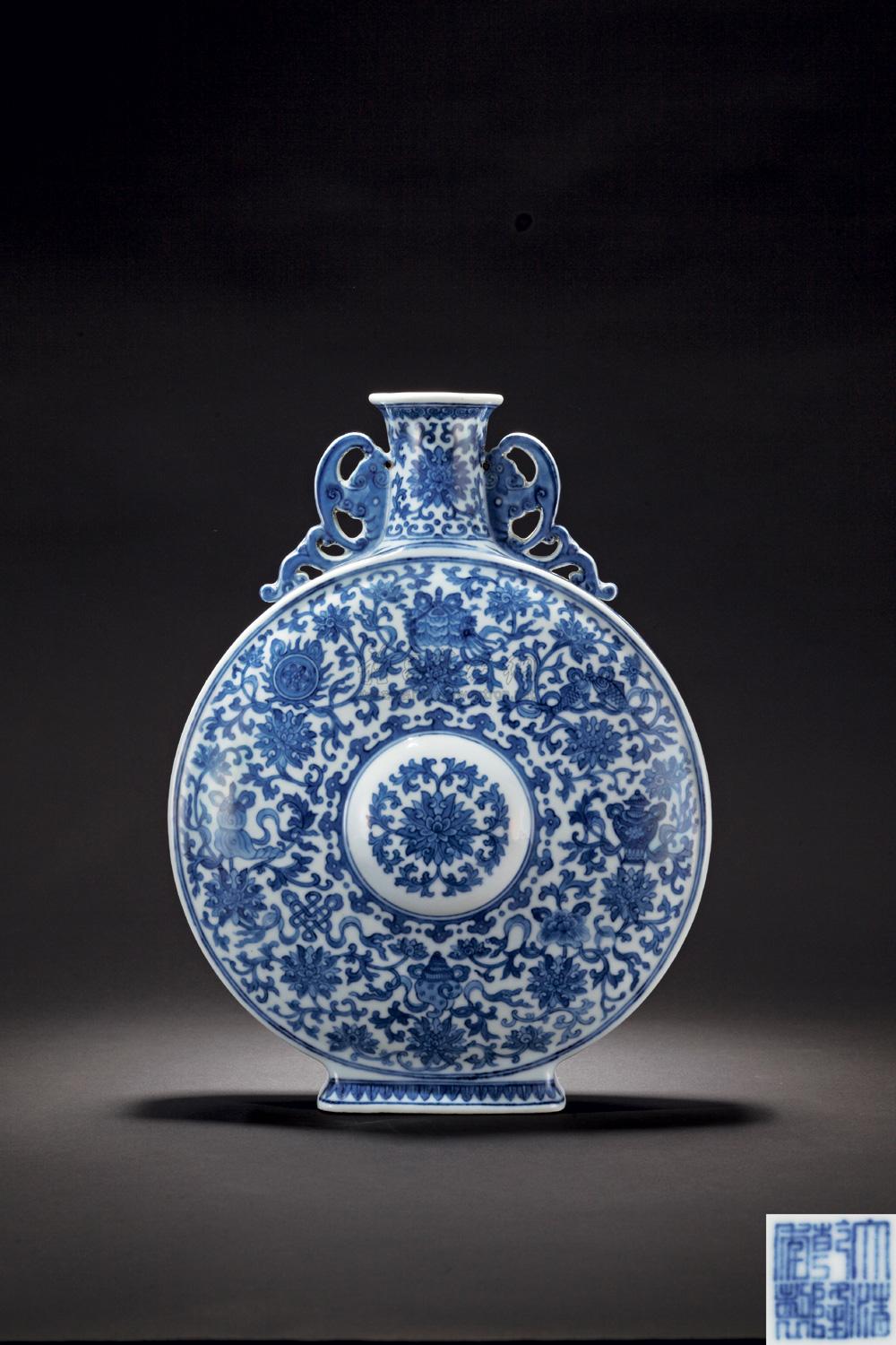 乾隆 青花缠枝莲托八宝纹双蝠耳扁瓶】拍卖品_图片_价格_鉴赏_清代