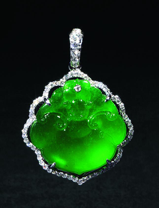 0374 玻璃种满绿蝙蝠如意翡翠挂件