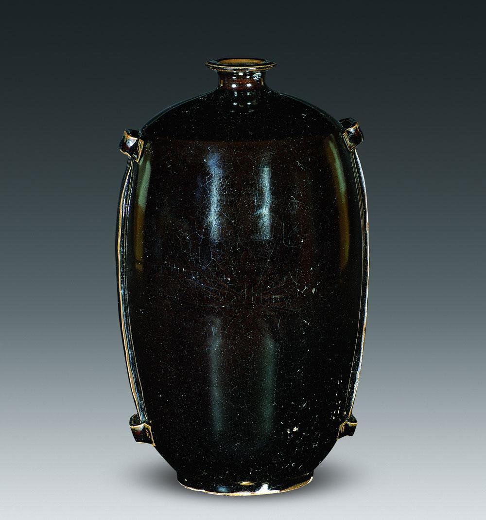 2033辽代定窑黑釉穿带瓶