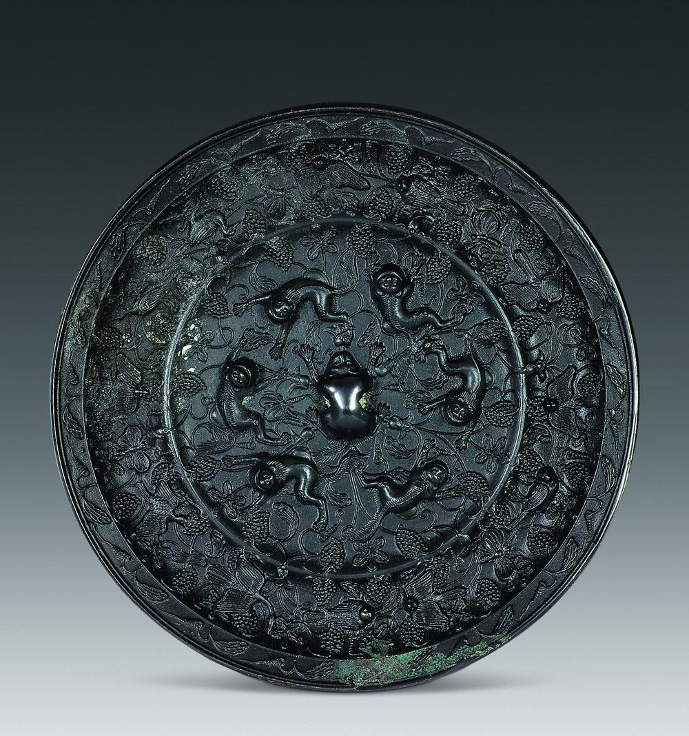 唐代海兽葡萄纹铜镜图片